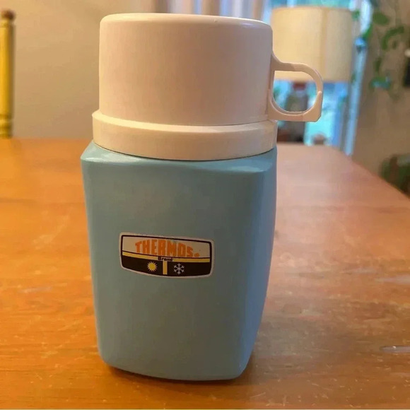 GUC antique vintage 8 oz thermos - 1980s school lunchbox size. Baby blue. - Picture 3 of 8